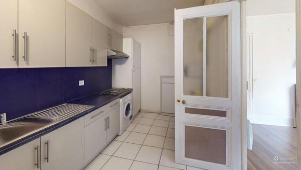 Grand studio parfaitement situé !