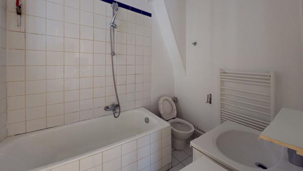 Grand studio parfaitement situé !