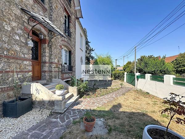 - Exclusivité - Maison de prestige - 5 chambres - 215m2 au sol - Jardin 788 m² - Sous-sol total - Ermont Halte -