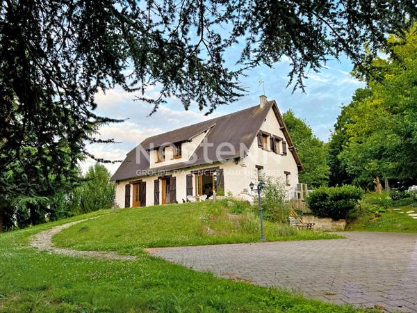 À VENDRE ? Grande maison familiale de 180 m² avec sous-sol total ? Terrain 8 000 m² ? Sans vis-à-vis ? Exposition Sud Possibilité propriété équestre ? Chemins de balade directs ? Proche Anet