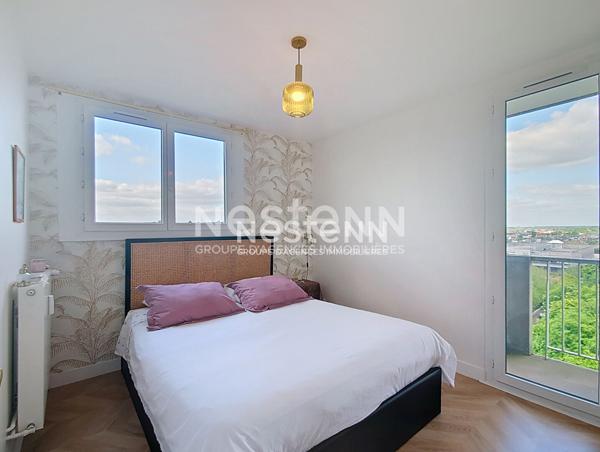 Appartement Dreux lumineux 4 pièces rénové 75 m² à proximité immédiate de la gare avec 3 balcons, parking et cave