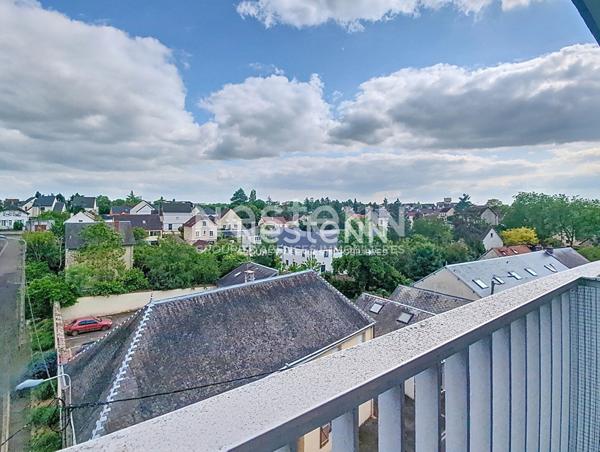 Appartement Dreux lumineux 4 pièces rénové 75 m² à proximité immédiate de la gare avec 3 balcons, parking et cave