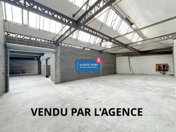 Dans un ensemble immobilier: Hangar de 135,7 m2