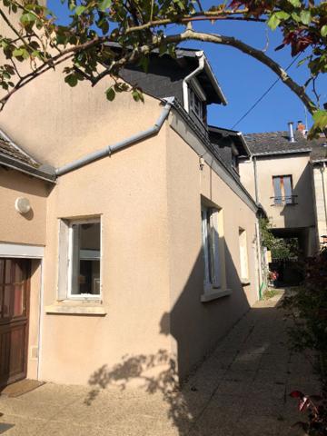 A LOUER Châteauneuf Sur Sarthe Maison de Bourg T3 de 72 m2