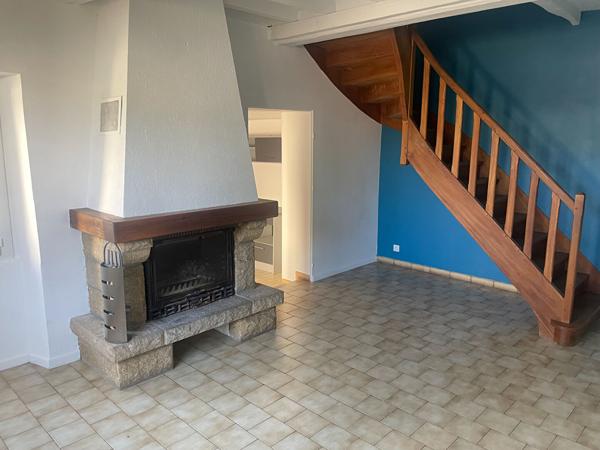 A LOUER Châteauneuf Sur Sarthe Maison de Bourg T3 de 72 m2
