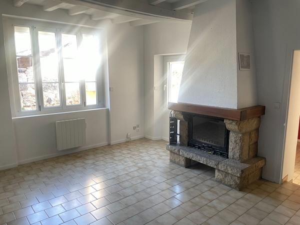 A LOUER Châteauneuf Sur Sarthe Maison de Bourg T3 de 72 m2