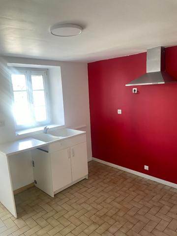 A LOUER Châteauneuf Sur Sarthe Maison de Bourg T3 de 72 m2