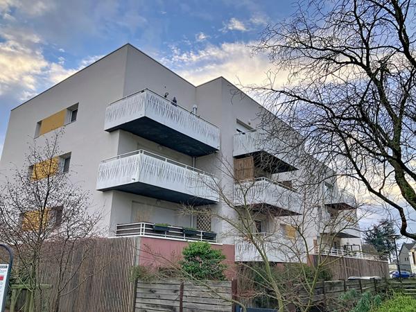 A vendre Angers Plateau Mayenne, Haut de Saint Aubin, Appartement type 3, 2 chambres, ascenseur, cuisine ouverte aménagée, balcon, place de parking privative.