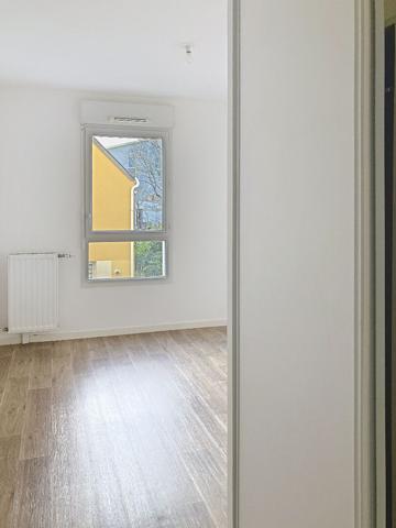 A vendre Angers Plateau Mayenne, Haut de Saint Aubin, Appartement type 3, 2 chambres, ascenseur, cuisine ouverte aménagée, balcon, place de parking privative.