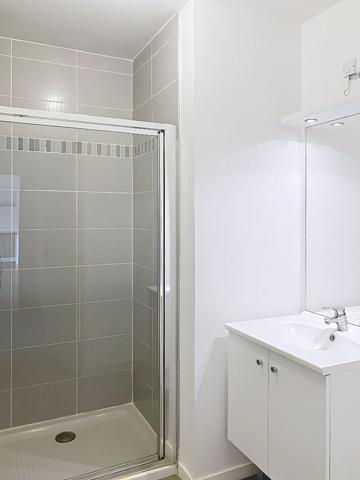 A vendre Angers Plateau Mayenne, Haut de Saint Aubin, Appartement type 3, 2 chambres, ascenseur, cuisine ouverte aménagée, balcon, place de parking privative.