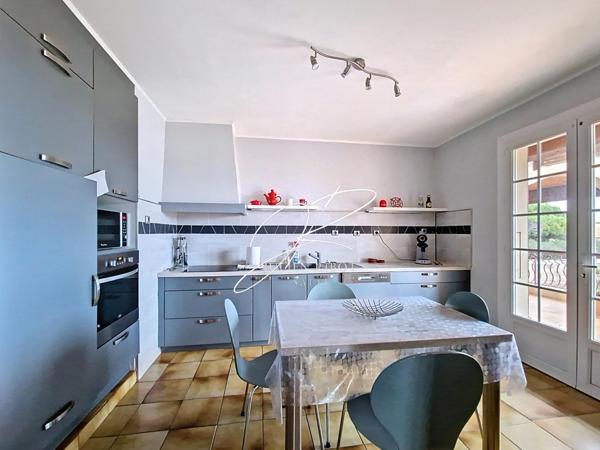 Maison T5 173 m² terrain 2300 m² garage et piscine