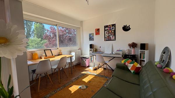 Appartement  4 pièce(s) 69.63 m2, stationnement , ascenseur, balcon
