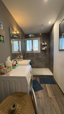 Appartement  4 pièce(s) 69.63 m2, stationnement , ascenseur, balcon