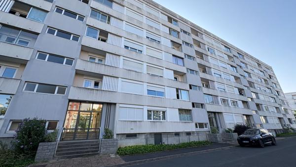 Appartement  4 pièce(s) 69.63 m2, stationnement , ascenseur, balcon