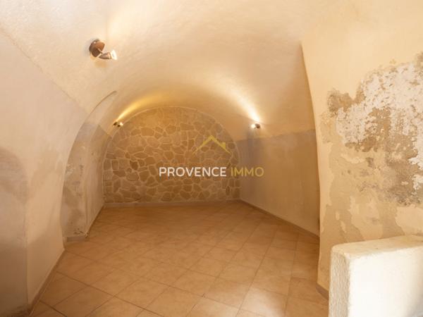 Pélissanne (13330) Maison de village avec Balcon en plein Centre-Ville de Pélissanne !