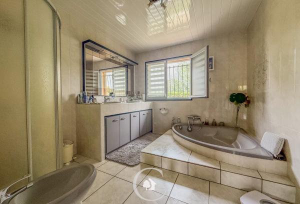 Le Taillan-Médoc (33320) MAISON LANDAISE FAMILIALE T5 - 4 CHAMBRES - PISCINE - GARAGE XXL - GERMIGNAN