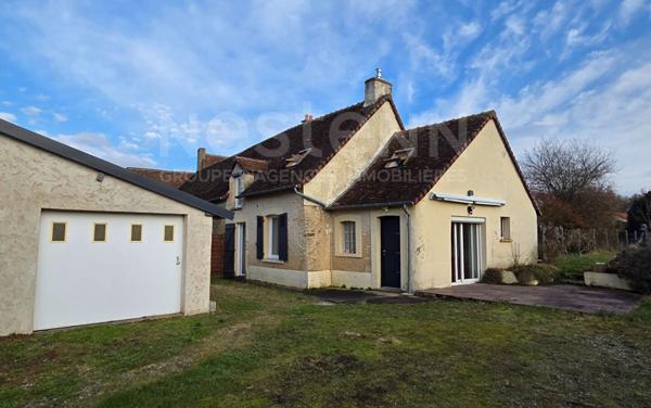 Maison rénovée à vendre proche Le Mans ? 65 m², jardin clos, terrasse, garage et poêle à granulés