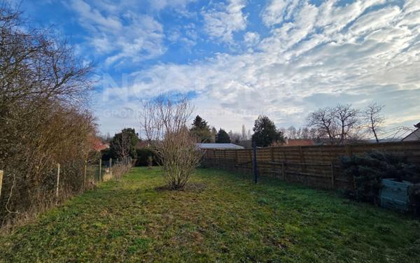 Maison rénovée à vendre proche Le Mans ? 65 m², jardin clos, terrasse, garage et poêle à granulés