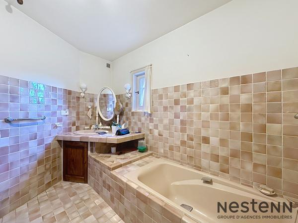 Rare à la vente ! Bastide provençale avec piscine sur vaste terrain naturel