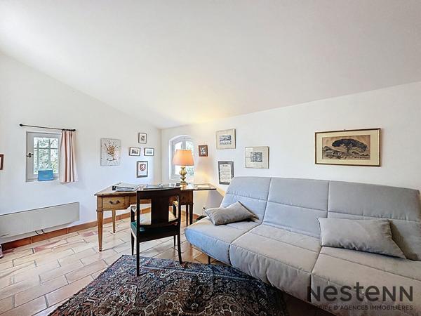 Rare à la vente ! Bastide provençale avec piscine sur vaste terrain naturel