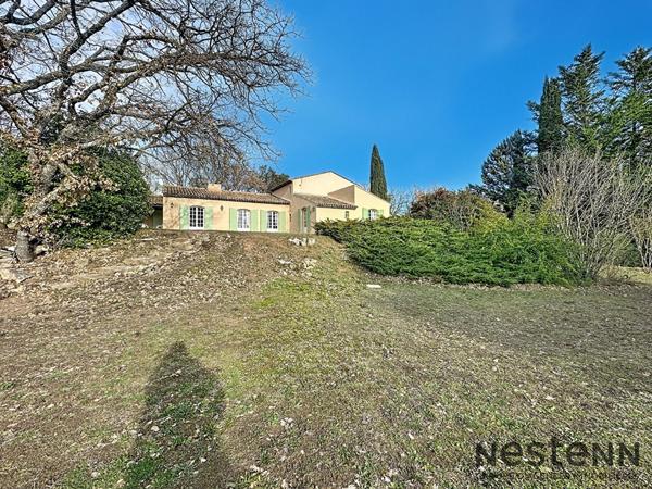 Rare à la vente ! Bastide provençale avec piscine sur vaste terrain naturel