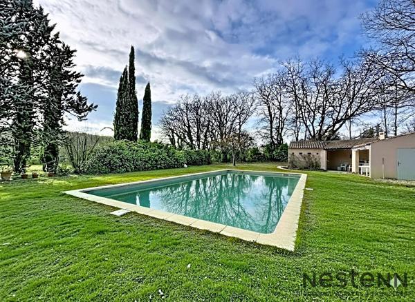 Rare à la vente ! Bastide provençale avec piscine sur vaste terrain naturel