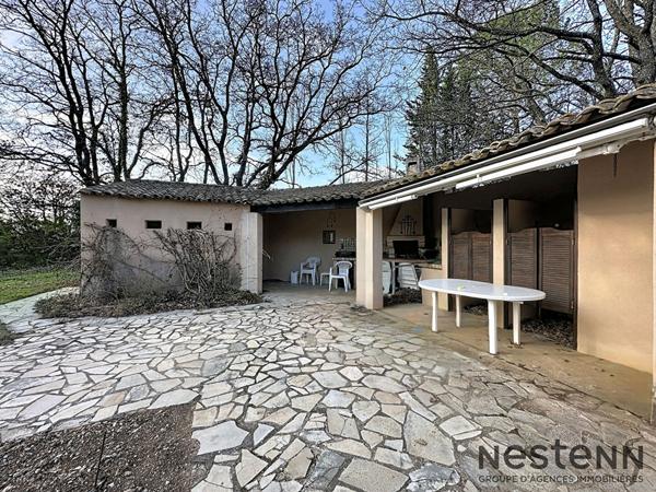 Rare à la vente ! Bastide provençale avec piscine sur vaste terrain naturel