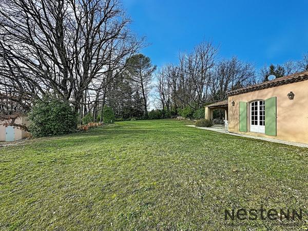 Rare à la vente ! Bastide provençale avec piscine sur vaste terrain naturel