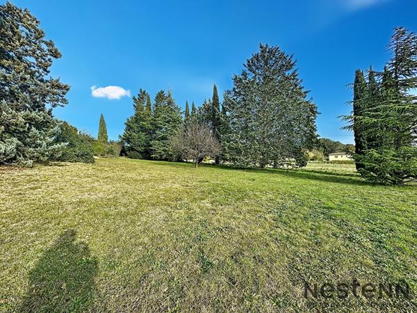 Rare à la vente ! Bastide provençale avec piscine sur vaste terrain naturel