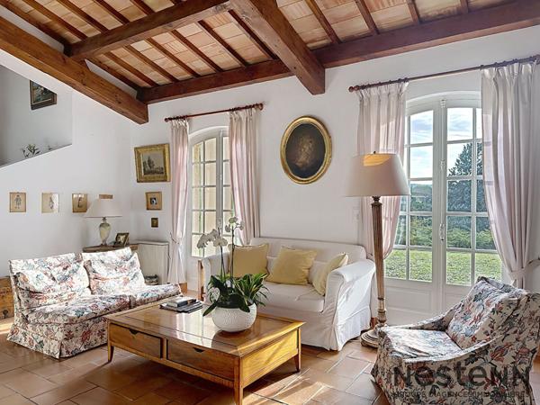 Rare à la vente ! Bastide provençale avec piscine sur vaste terrain naturel