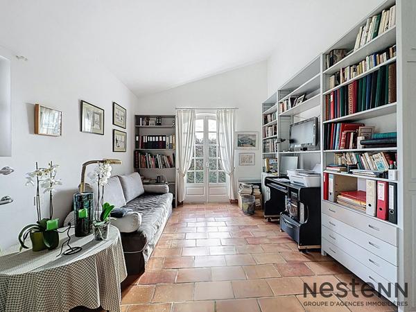 Rare à la vente ! Bastide provençale avec piscine sur vaste terrain naturel