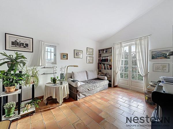 Rare à la vente ! Bastide provençale avec piscine sur vaste terrain naturel