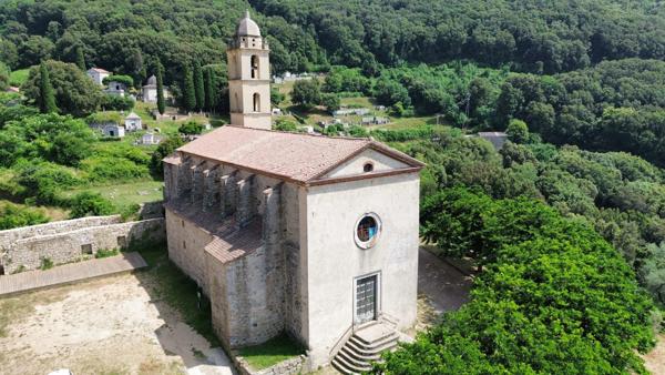 Superbe terrain à bâtir de 2008 m² à Sainte-Lucie-de-Tallano Sainte-Lucie-de-Tallano (20112)