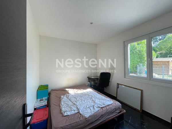 Maison Mimet 5 pièces 166 m2. Terrain 1430 m². Piscine. Calme. Prestations et matériaux de qualité. Stationnement.