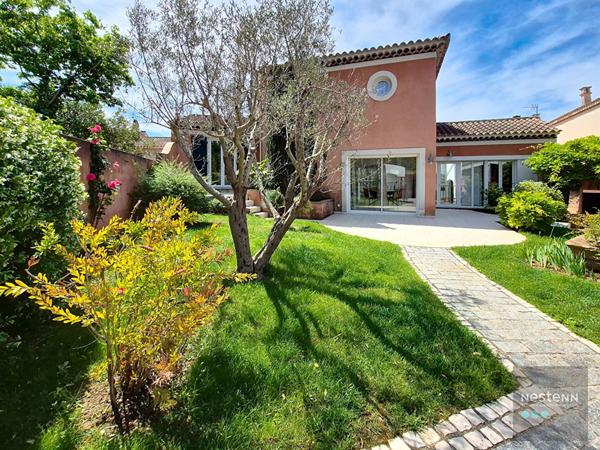 Maison à Six Fours Les Plages de 6 pièces de 180 m² sur 405 m² de terrain