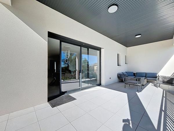 EXCLUSIVITE - VILLA DE 2024 SUR 1351 M² DE TERRAIN A 5 MINUTES A PIED DES COMMERCES