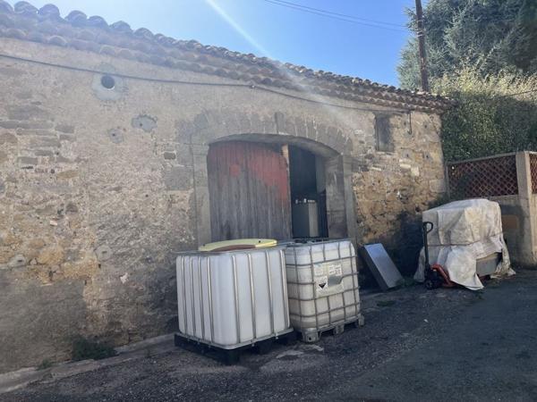Grange à vendre |  Pouzolles |  1 pièce | 130 m²