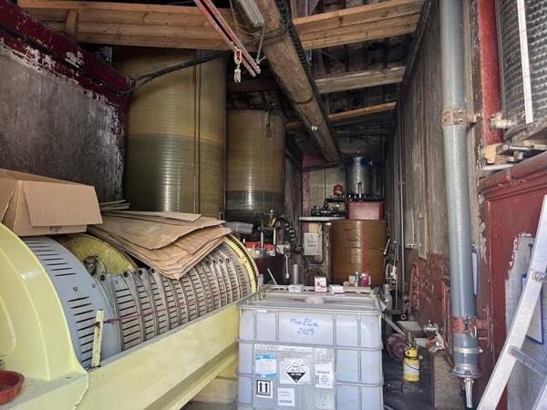 Grange à vendre |  Pouzolles |  1 pièce | 130 m²