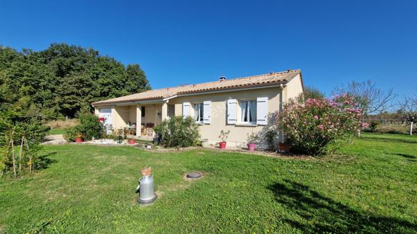 **Charmante maison contemporaine avec vue degagee et grand terrain a proximite de Gardonne**