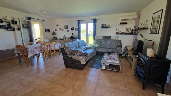 **Charmante maison contemporaine avec vue degagee et grand terrain a proximite de Gardonne**