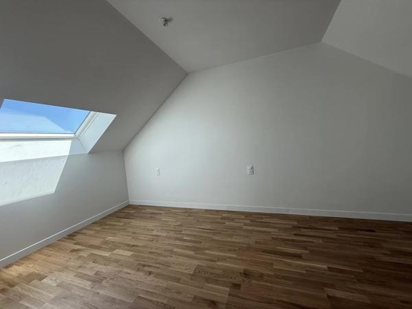 Vente                                                      Appartement
                        
                     2 pièces                      55 m2                     à Anet