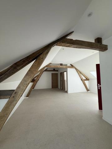 Vente                                                      Appartement
                        
                     2 pièces                      55 m2                     à Anet