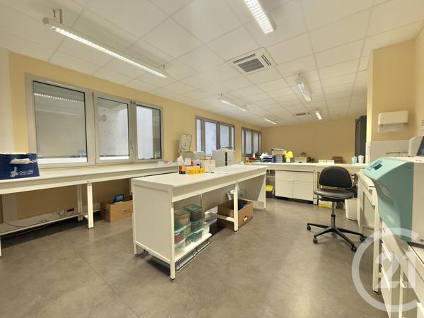 à vendre  297,49 m2 MOULINS - 03