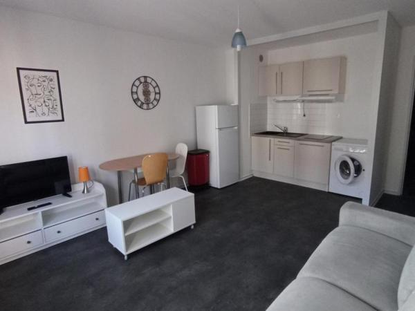 Location meublée - Appartement - Oloron-sainte-marie - Réf.:2043561 OLORON PROXIMITE CENTRE - JOLI STUDIO AVEC CAVE ET GARAGE