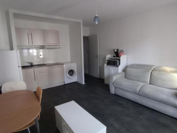 Location meublée - Appartement - Oloron-sainte-marie - Réf.:2043561 OLORON PROXIMITE CENTRE - JOLI STUDIO AVEC CAVE ET GARAGE