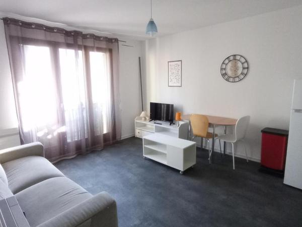 Location meublée - Appartement - Oloron-sainte-marie - Réf.:2043561 OLORON PROXIMITE CENTRE - JOLI STUDIO AVEC CAVE ET GARAGE
