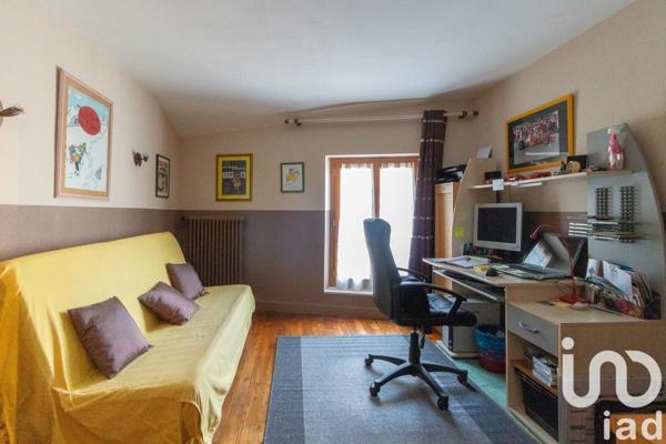 Maison 8 pièces de 180 m² à Sauviat-sur-Vige (87400)