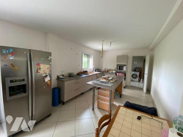 Venez découvrir cette maison récente, offrant confort et praticité, parfaite pour une vie de fa...