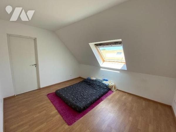 Venez découvrir cette maison récente, offrant confort et praticité, parfaite pour une vie de fa...