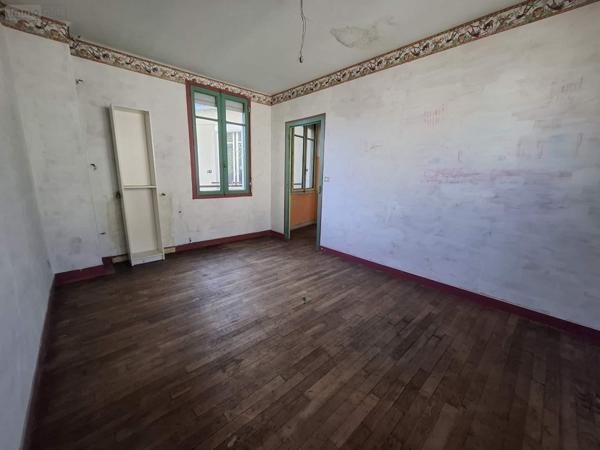 Immeuble à vendre à Rennes en Ille-et-Vilaine (35000), ref : 006/2219   
RENNES-ST THERESE